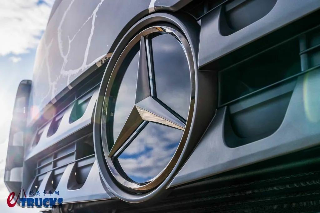 最强工程车?定制内饰外观,全球仅100台!奔驰Arocs Extent限量版卡车来袭 - 第4张 - 提加商用车网 最强工程车?定制内饰外观,全球仅100台!奔驰Arocs Extent限量版卡车来袭 - 第4张