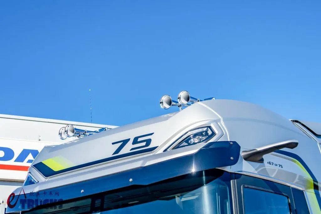 全球限量75台!配置拉满的荷兰顶级卡车战力,达夫XG+ 75周年纪念版牵引车实拍 - 第4张 - 提加商用车网 全球限量75台!配置拉满的荷兰顶级卡车战力,达夫XG+ 75周年纪念版牵引车实拍 - 第4张