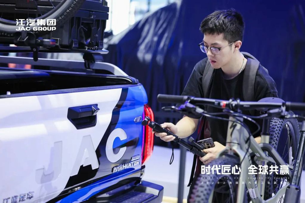 国内首款扭矩破千级混动皮卡!江淮悍途PHEV国内首发亮相上海车展 - 第5张 - 提加商用车网 国内首款扭矩破千级混动皮卡!江淮悍途PHEV国内首发亮相上海车展 - 第5张