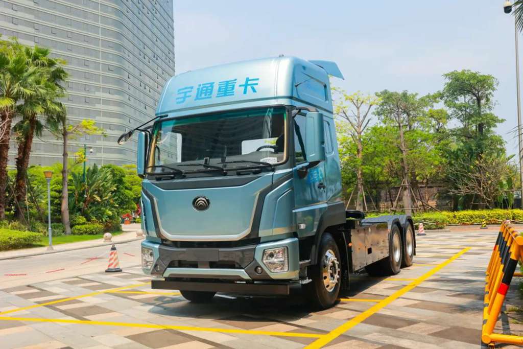 宇通重卡2025款新品亮相厦门,为东南沿海枢纽注入绿色动力 - 第5张 - 提加商用车网 宇通重卡2025款新品亮相厦门,为东南沿海枢纽注入绿色动力 - 第5张