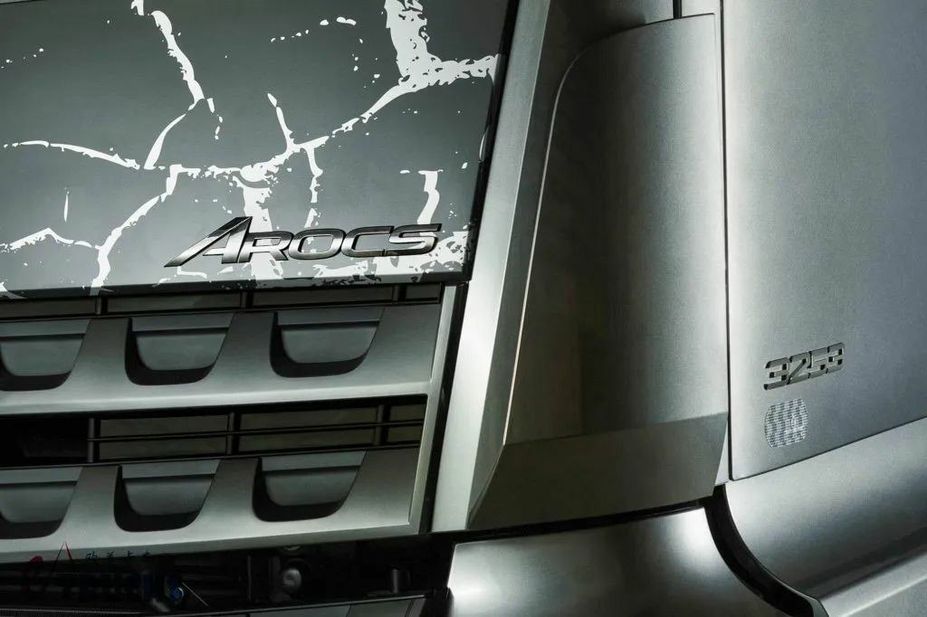 最强工程车?定制内饰外观,全球仅100台!奔驰Arocs Extent限量版卡车来袭 - 第6张 - 提加商用车网 最强工程车?定制内饰外观,全球仅100台!奔驰Arocs Extent限量版卡车来袭 - 第6张