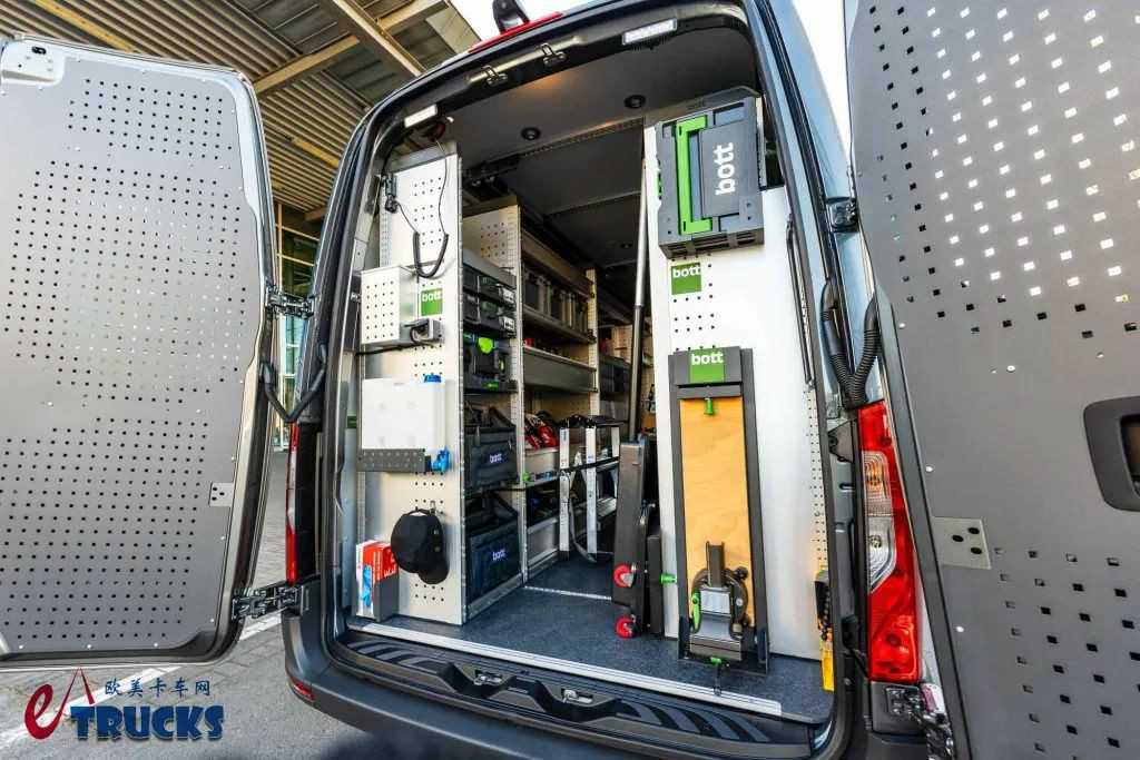 变身售卖车、工具车、化妆车、移动健身车?奔驰Sprinter凌特诞生30年,带您看它的特色衍生车型 - 第6张 - 提加商用车网 变身售卖车、工具车、化妆车、移动健身车?奔驰Sprinter凌特诞生30年,带您看它的特色衍生车型 - 第6张