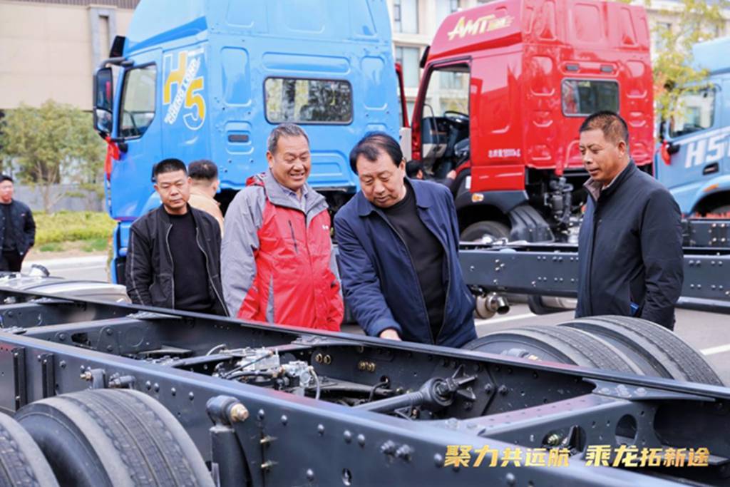 乘龙之夜点亮运城 东康B6.2Pro/D7.0强芯注入柳汽乘龙为卡友带来新选择 - 第6张 - 提加商用车网 乘龙之夜点亮运城 东康B6.2Pro/D7.0强芯注入柳汽乘龙为卡友带来新选择 - 第6张