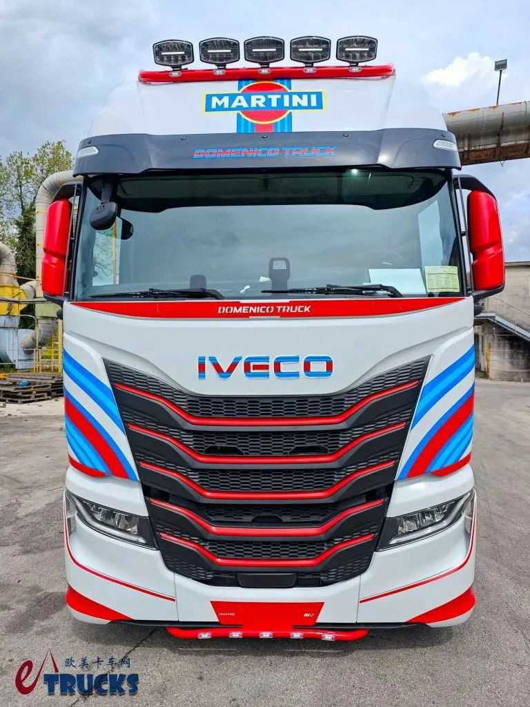 身披MARTINI经典涂装,全球限量十台,依维柯S-Way特别版牵引车实拍 - 第7张 - 提加商用车网 身披MARTINI经典涂装,全球限量十台,依维柯S-Way特别版牵引车实拍 - 第7张
