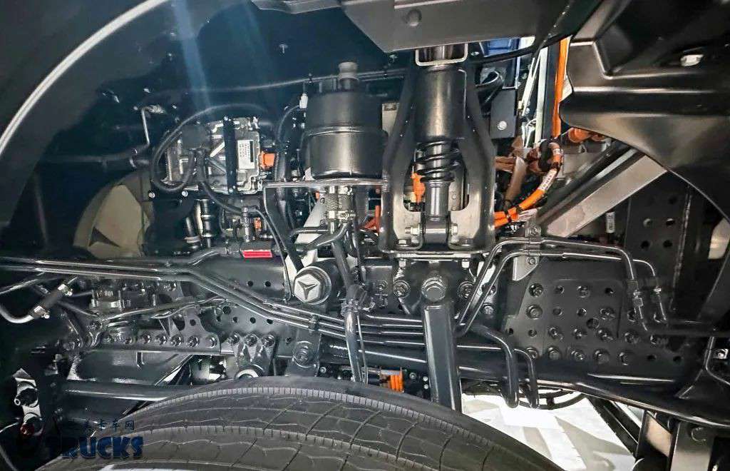 主打高可靠性，奔驰eArocs 400纯电动工程车来袭，实拍带你看看实力几何 - 第7张