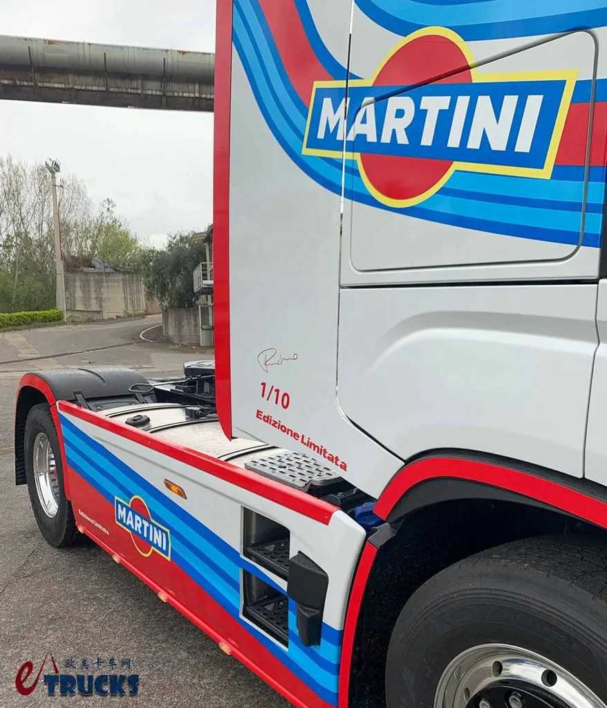 身披MARTINI经典涂装,全球限量十台,依维柯S-Way特别版牵引车实拍 - 第8张 - 提加商用车网 身披MARTINI经典涂装,全球限量十台,依维柯S-Way特别版牵引车实拍 - 第8张