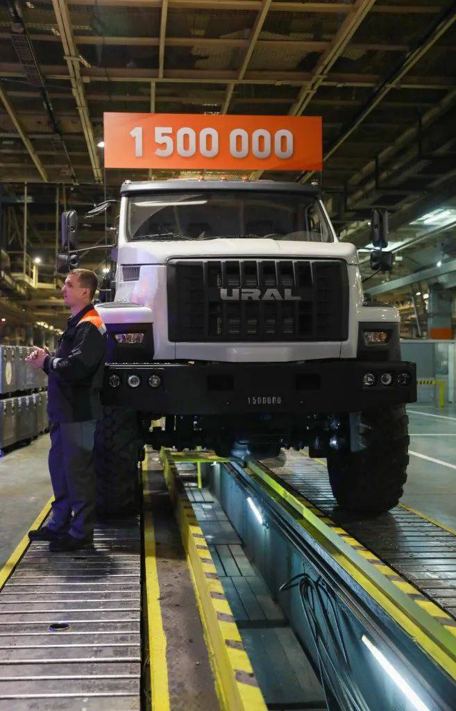 肯沃斯推出W900 Legacy Edition特别版,俄罗斯乌拉尔汽车厂第150万台卡车下线,本周欧美卡车行业大事盘点 - 第8张 - 提加商用车网 肯沃斯推出W900 Legacy Edition特别版,俄罗斯乌拉尔汽车厂第150万台卡车下线,本周欧美卡车行业大事盘点 - 第8张