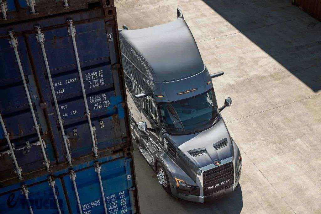 马克发布全新Pioneer系列长头卡车,带你看看如今美国的旗舰重卡,到底配置如何? - 第9张 - 提加商用车网 马克发布全新Pioneer系列长头卡车,带你看看如今美国的旗舰重卡,到底配置如何? - 第9张