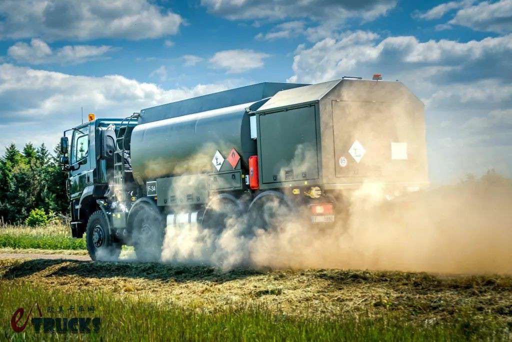 8×8超强越野底盘,能拉1.5万升燃油?太脱拉Phoenix凤凰军用油罐车实拍 - 第9张 - 提加商用车网 8×8超强越野底盘,能拉1.5万升燃油?太脱拉Phoenix凤凰军用油罐车实拍 - 第9张