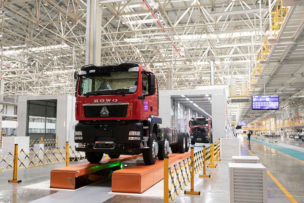 中国重汽智能工厂:“新劳模”领航,智造引擎全速驱动! - 第1张 - 提加商用车网 中国重汽智能工厂:“新劳模”领航,智造引擎全速驱动! - 第1张