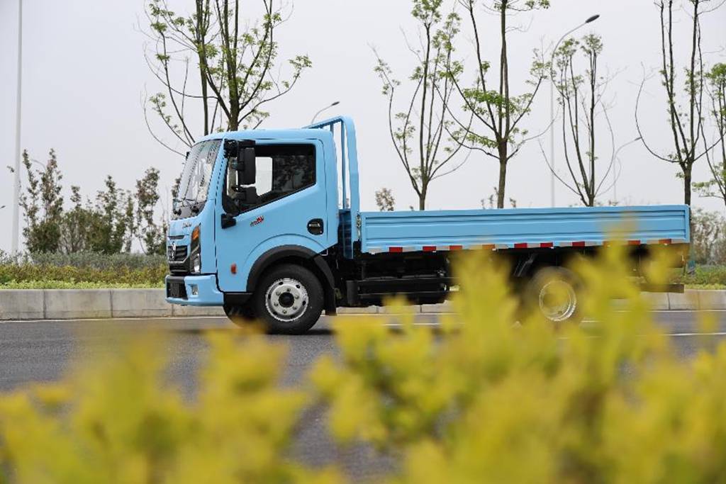 5万元能买哪些高性价比卡车?东风多利卡任吾行,小预算也能开上优质车! - 第1张 - 提加商用车网 5万元能买哪些高性价比卡车?东风多利卡任吾行,小预算也能开上优质车! - 第1张