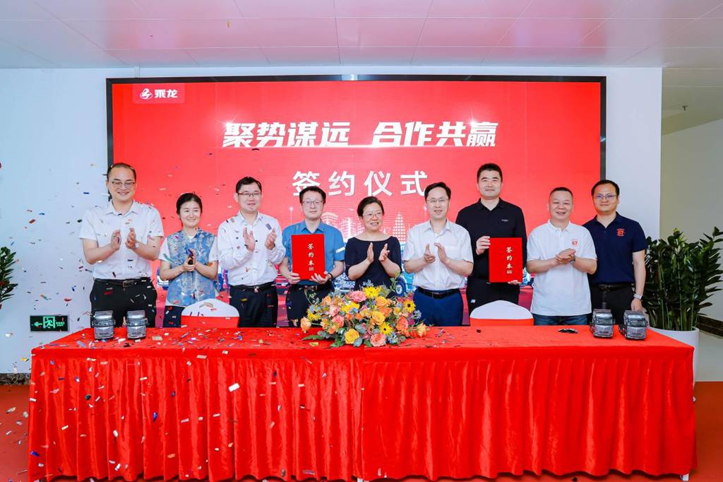 签约600台,乘龙燃气重卡挺进哈密护航疆煤外运大动脉 - 第1张 - 提加商用车网 签约600台,乘龙燃气重卡挺进哈密护航疆煤外运大动脉 - 第1张