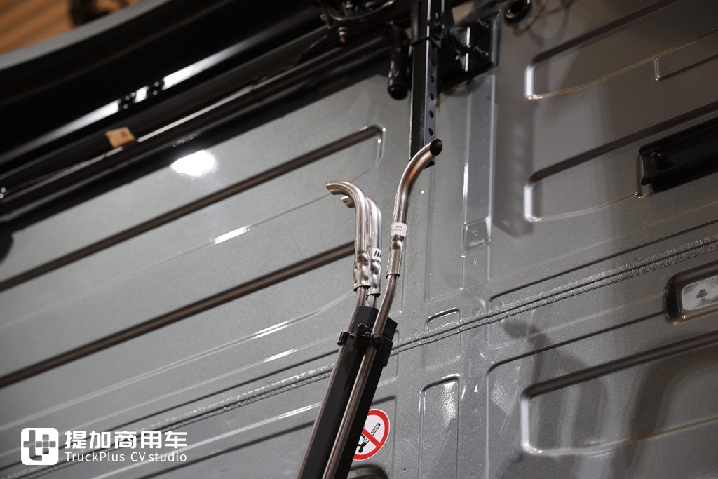 沃尔沃也有”奶瓶“车,实拍带你看看,它和国产奶瓶车到底有何不同 - 第10张 - 提加商用车网 沃尔沃也有”奶瓶“车,实拍带你看看,它和国产奶瓶车到底有何不同 - 第10张