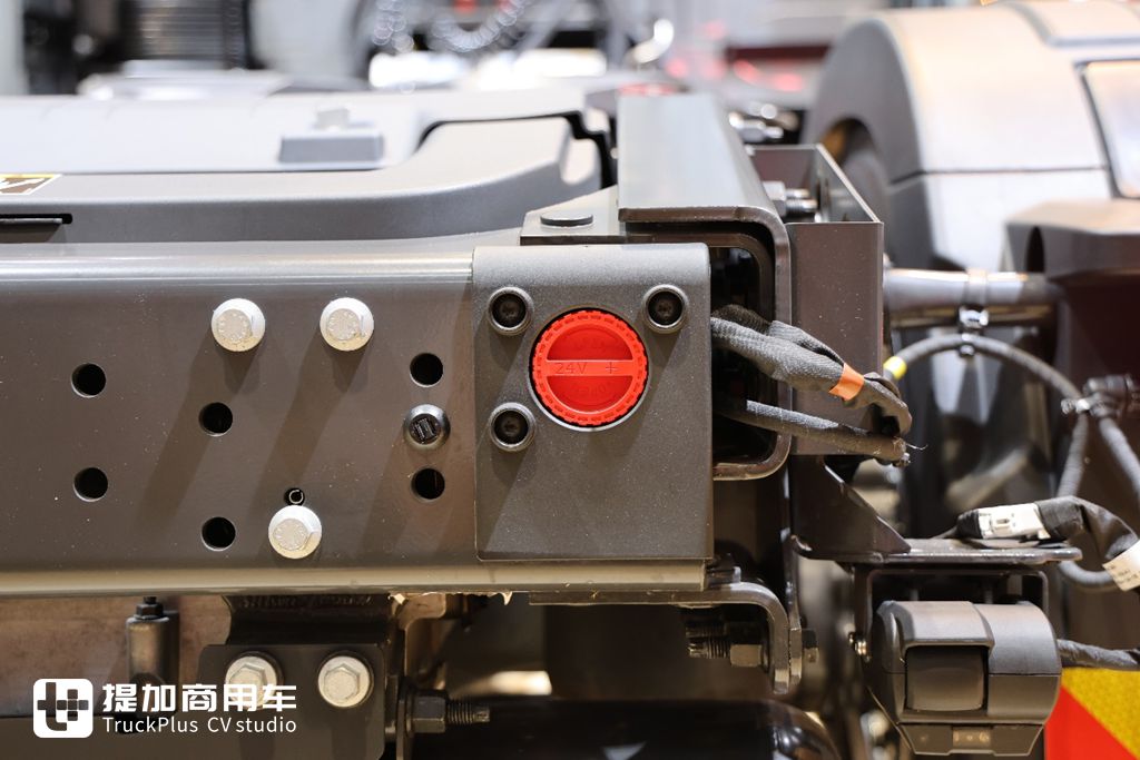 沃尔沃也有”奶瓶“车,实拍带你看看,它和国产奶瓶车到底有何不同 - 第15张 - 提加商用车网 沃尔沃也有”奶瓶“车,实拍带你看看,它和国产奶瓶车到底有何不同 - 第15张