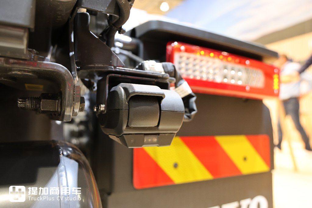 沃尔沃也有”奶瓶“车,实拍带你看看,它和国产奶瓶车到底有何不同 - 第16张 - 提加商用车网 沃尔沃也有”奶瓶“车,实拍带你看看,它和国产奶瓶车到底有何不同 - 第16张