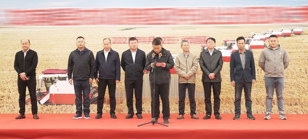 吹响丰收“冲锋号”,收割机驻马店出征仪式圆满举行 - 第2张 - 提加商用车网 吹响丰收“冲锋号”,收割机驻马店出征仪式圆满举行 - 第2张