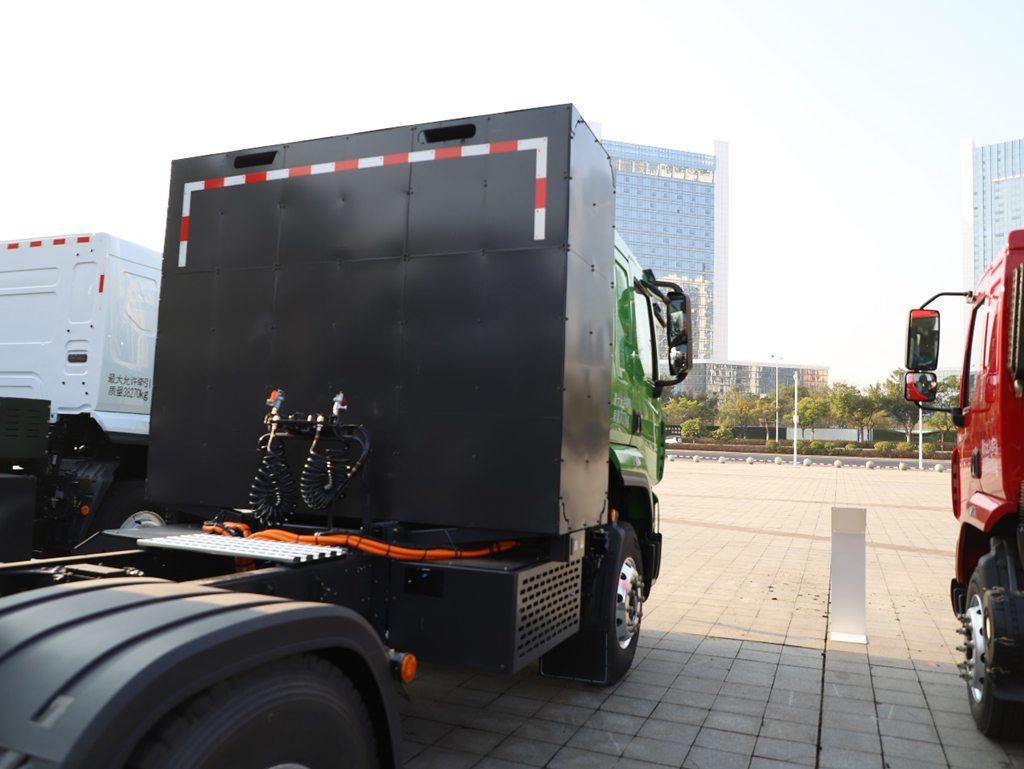 646度大电量高效动力链加持,乘龙H5纯电重卡再升级 - 第2张 - 提加商用车网 646度大电量高效动力链加持,乘龙H5纯电重卡再升级 - 第2张