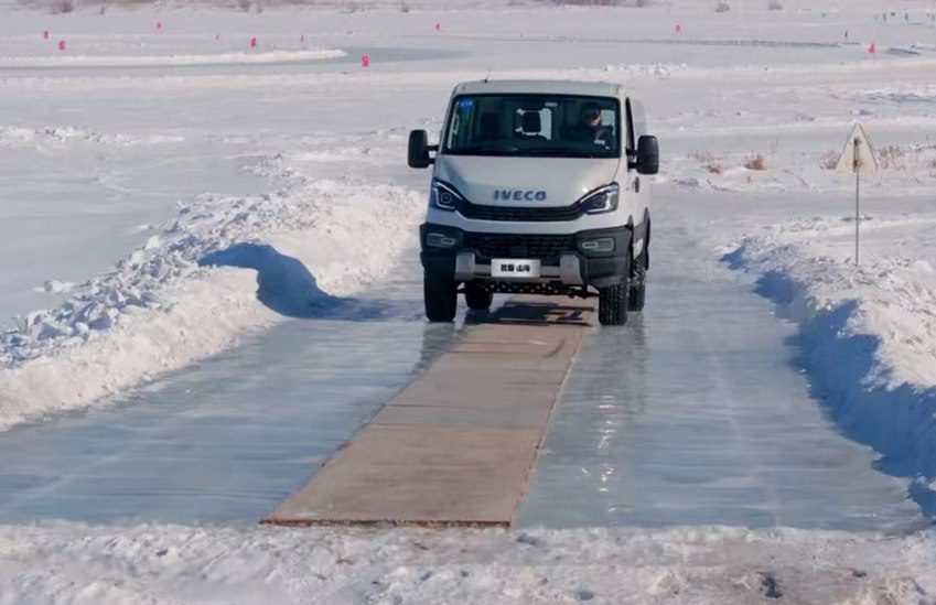 依维柯欧霸·山海:冰雪战场上的“硬核战士”