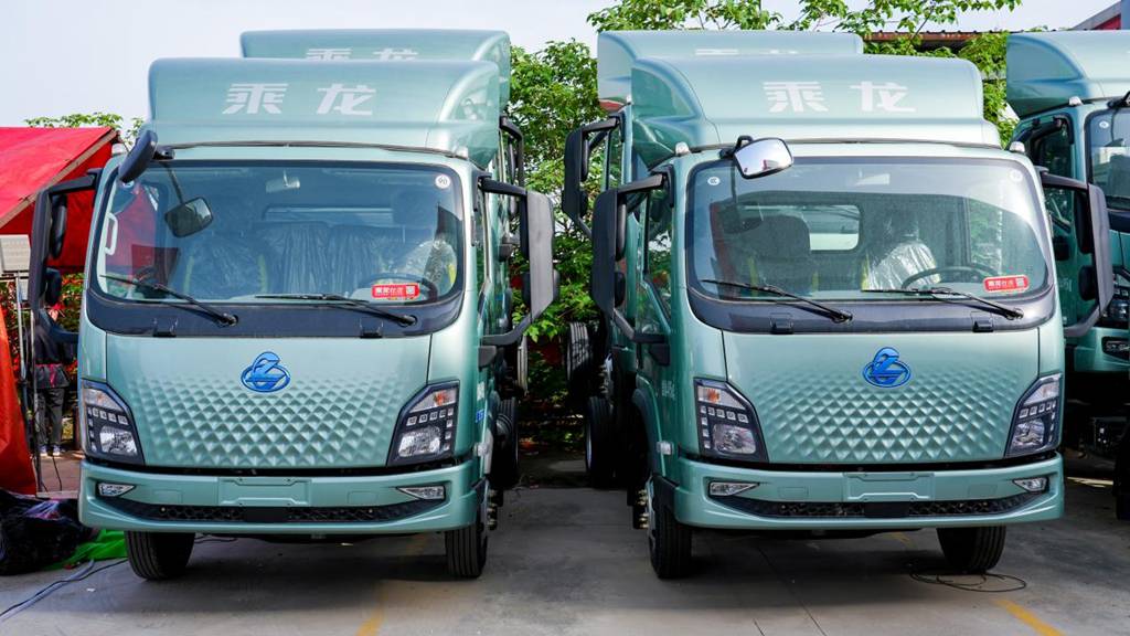 现场订车62台,乘龙L2V CNG增程轻卡武汉闪耀上市 - 第2张 - 提加商用车网 现场订车62台,乘龙L2V CNG增程轻卡武汉闪耀上市 - 第2张