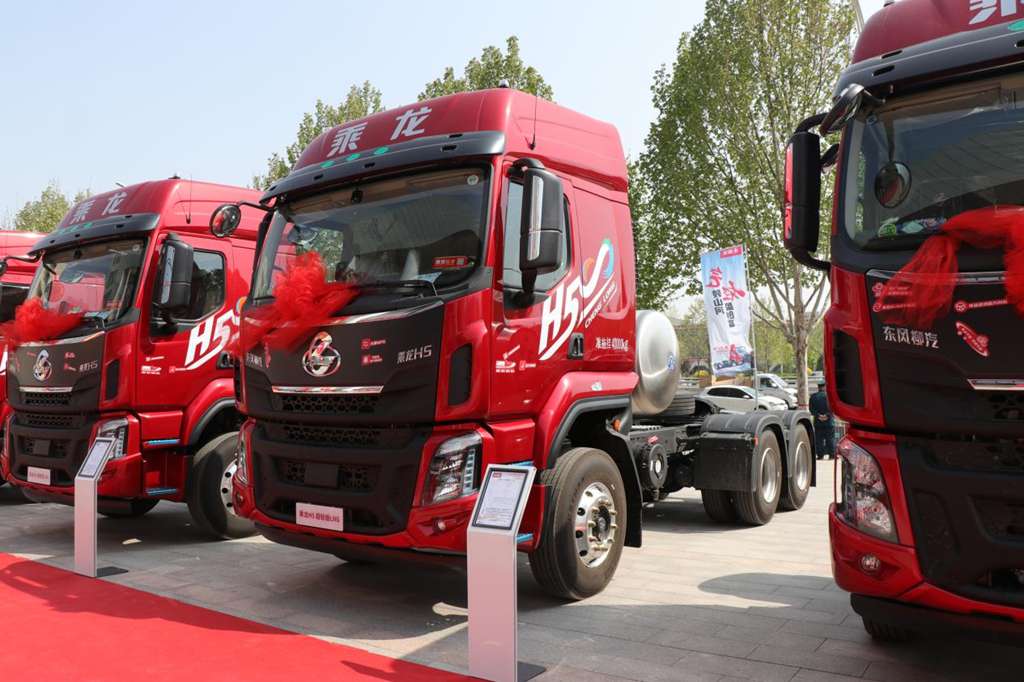 签约600台,乘龙燃气重卡挺进哈密护航疆煤外运大动脉 - 第2张 - 提加商用车网 签约600台,乘龙燃气重卡挺进哈密护航疆煤外运大动脉 - 第2张