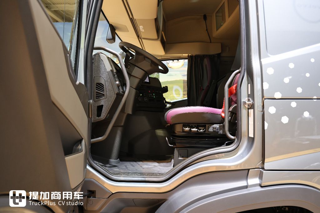 沃尔沃也有”奶瓶“车,实拍带你看看,它和国产奶瓶车到底有何不同 - 第20张 - 提加商用车网 沃尔沃也有”奶瓶“车,实拍带你看看,它和国产奶瓶车到底有何不同 - 第20张