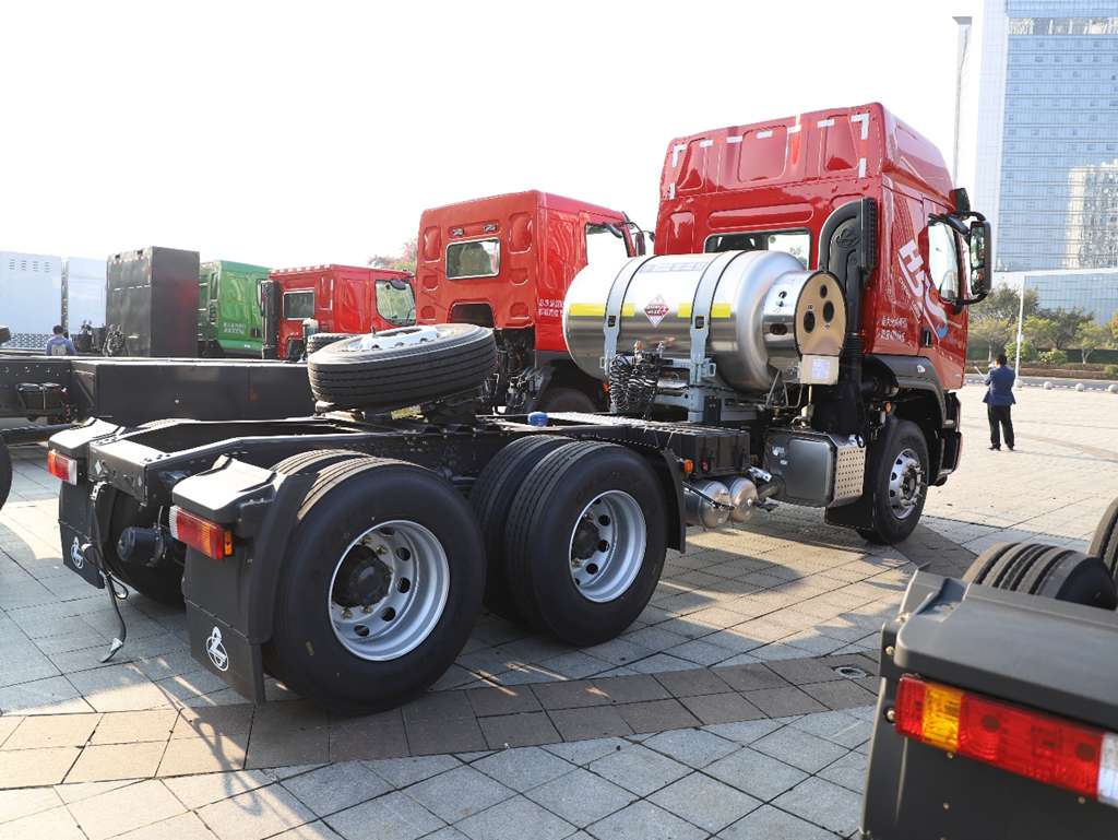 签约600台,乘龙燃气重卡挺进哈密护航疆煤外运大动脉 - 第3张 - 提加商用车网 签约600台,乘龙燃气重卡挺进哈密护航疆煤外运大动脉 - 第3张