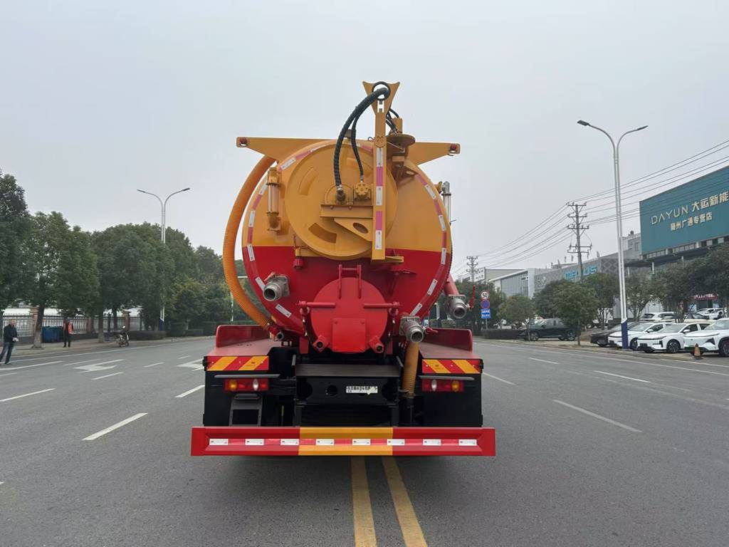 国补至高8.5万,乘龙M3清洗吸污车市政环卫品质可靠之选 - 第3张 - 提加商用车网 国补至高8.5万,乘龙M3清洗吸污车市政环卫品质可靠之选 - 第3张