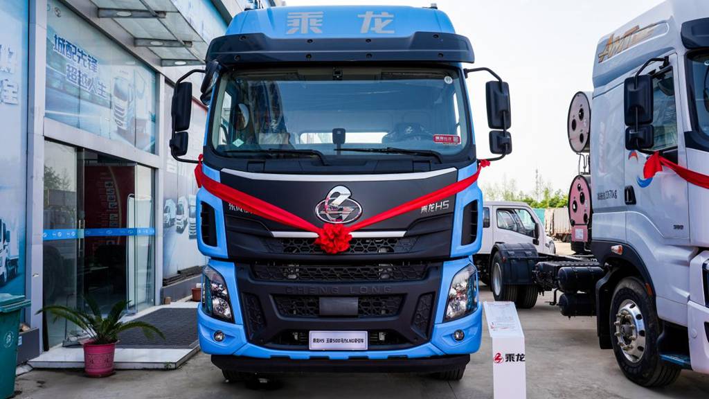 现场订车62台,乘龙L2V CNG增程轻卡武汉闪耀上市 - 第4张 - 提加商用车网 现场订车62台,乘龙L2V CNG增程轻卡武汉闪耀上市 - 第4张