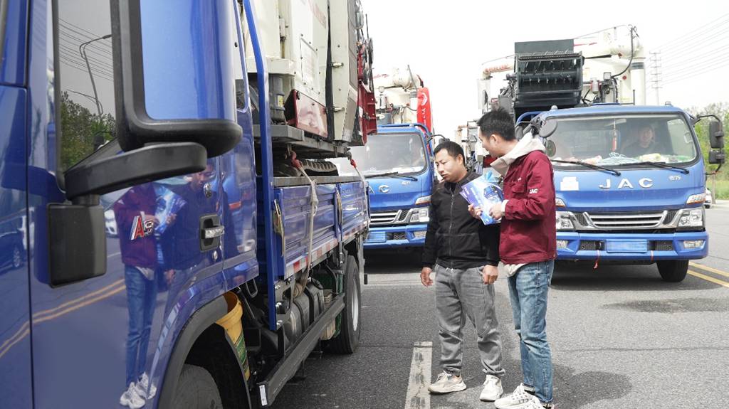 吹响丰收“冲锋号”,收割机驻马店出征仪式圆满举行 - 第6张 - 提加商用车网 吹响丰收“冲锋号”,收割机驻马店出征仪式圆满举行 - 第6张