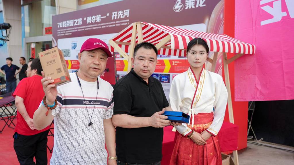 现场订车62台,乘龙L2V CNG增程轻卡武汉闪耀上市 - 第6张 - 提加商用车网 现场订车62台,乘龙L2V CNG增程轻卡武汉闪耀上市 - 第6张