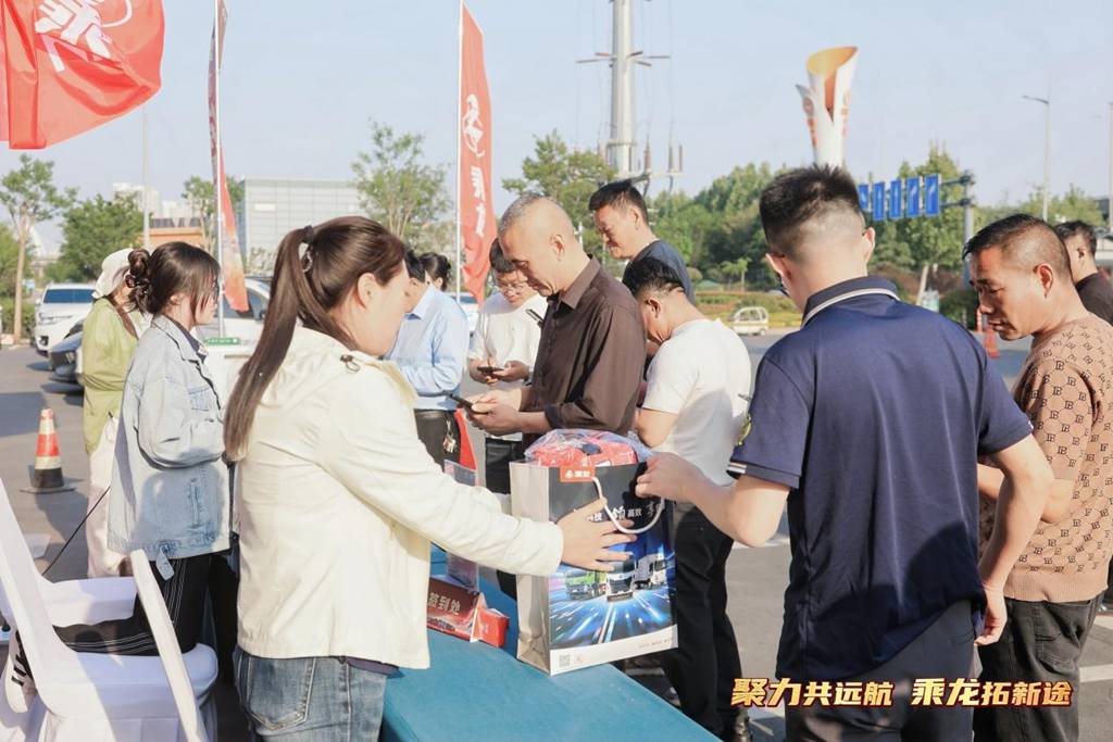 订单51台!乘龙之夜临沂掀起物流装备升级风暴 - 第6张 - 提加商用车网 订单51台!乘龙之夜临沂掀起物流装备升级风暴 - 第6张