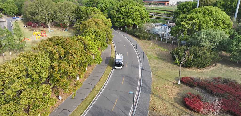 智慧环卫迈入“AI+时代”!苏州金龙无人清扫车亮相国家最强经开区 - 第1张 - 提加商用车网 智慧环卫迈入“AI+时代”!苏州金龙无人清扫车亮相国家最强经开区 - 第1张