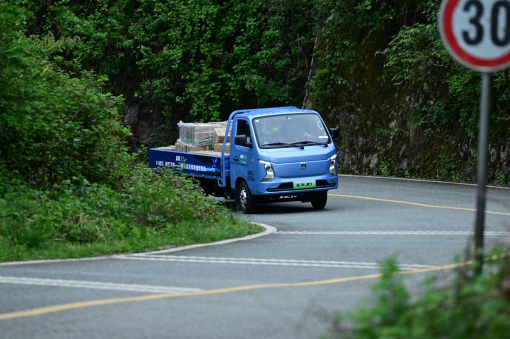 满载1.5T,一度电跑5公里!潍柴蓝擎X1开启小卡新世代! - 第3张 - 提加商用车网 满载1.5T,一度电跑5公里!潍柴蓝擎X1开启小卡新世代! - 第3张