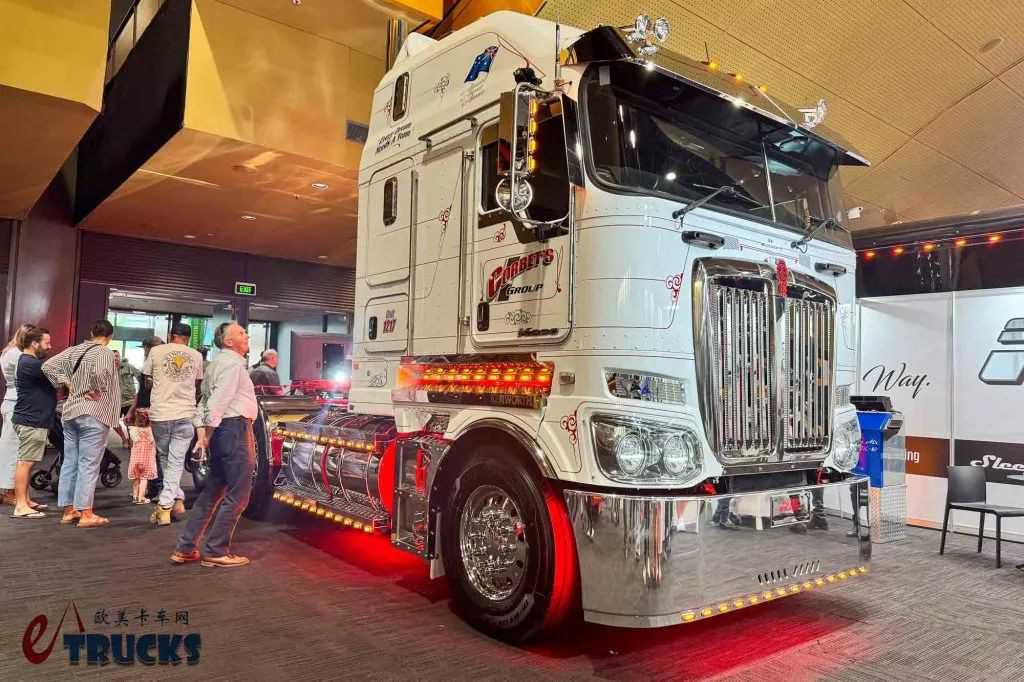 感受长头卡车的力量盛宴!还有美式平头卡车?带您逛2025布里斯班卡车展·美卡篇 - 第1张 - 提加商用车网 感受长头卡车的力量盛宴!还有美式平头卡车?带您逛2025布里斯班卡车展·美卡篇 - 第1张