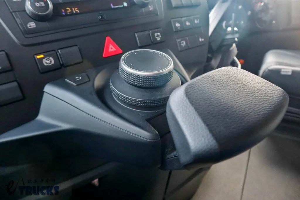 D30 PowerLion动力链来袭！百公里油耗24升？25年款曼恩TGX实拍评测 - 第14张