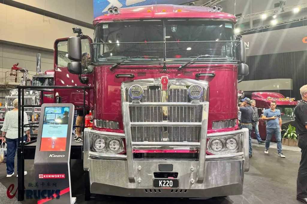 生活舱媲美长头卡车,全球独家的美式平头旗舰!亮相布里斯班卡车展的肯沃斯K220牵引车实拍 - 第1张 - 提加商用车网 生活舱媲美长头卡车,全球独家的美式平头旗舰!亮相布里斯班卡车展的肯沃斯K220牵引车实拍 - 第1张