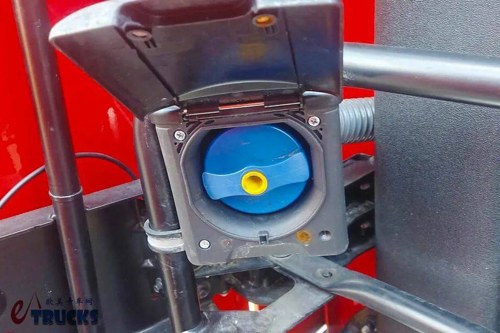 能热饭能洗漱，专为单人驾驶打造，雷诺T-High生活舱牵引车了解一下！ - 第15张