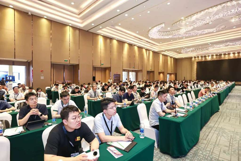 汉德车桥重磅亮相2025重庆智造峰会!定义可靠、高效、绿色新标杆! - 第1张 - 提加商用车网 汉德车桥重磅亮相2025重庆智造峰会!定义可靠、高效、绿色新标杆! - 第1张