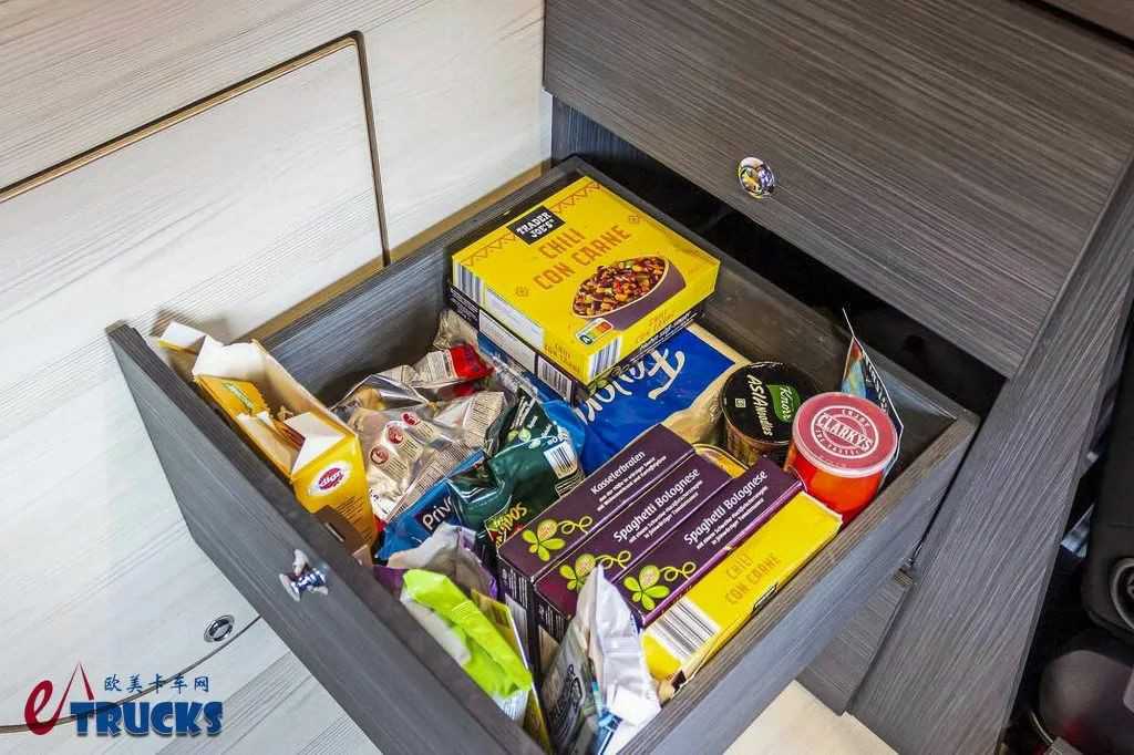 能热饭能洗漱，专为单人驾驶打造，雷诺T-High生活舱牵引车了解一下！ - 第16张