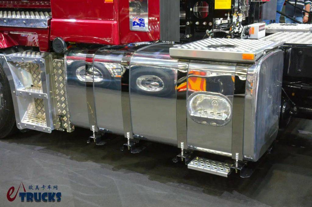 生活舱媲美长头卡车,全球独家的美式平头旗舰!亮相布里斯班卡车展的肯沃斯K220牵引车实拍 - 第17张 - 提加商用车网 生活舱媲美长头卡车,全球独家的美式平头旗舰!亮相布里斯班卡车展的肯沃斯K220牵引车实拍 - 第17张