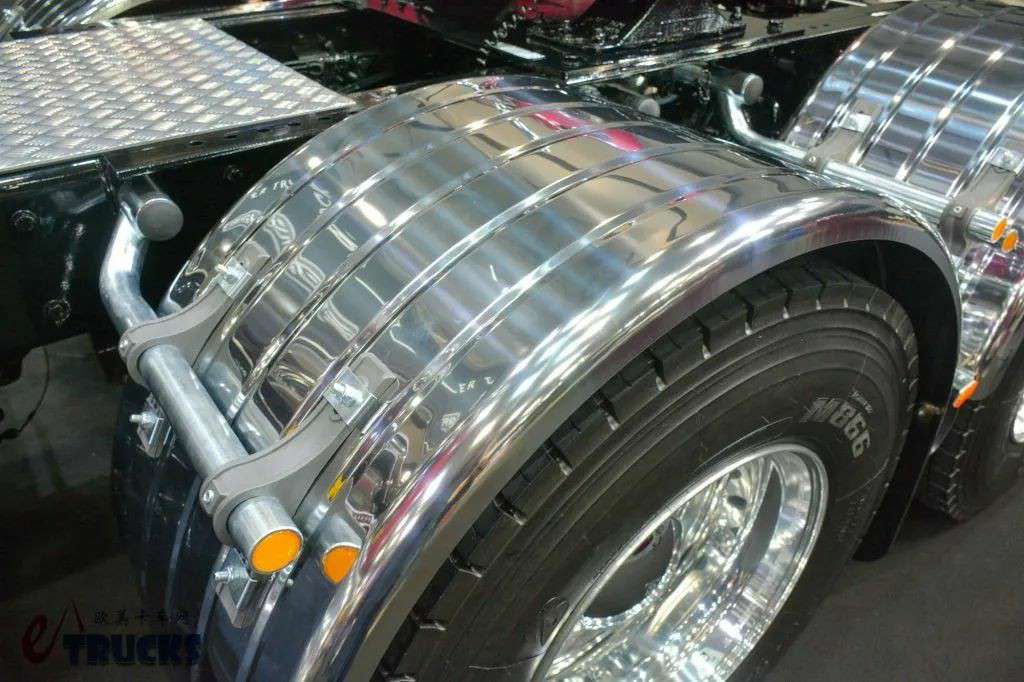 生活舱媲美长头卡车,全球独家的美式平头旗舰!亮相布里斯班卡车展的肯沃斯K220牵引车实拍 - 第18张 - 提加商用车网 生活舱媲美长头卡车,全球独家的美式平头旗舰!亮相布里斯班卡车展的肯沃斯K220牵引车实拍 - 第18张