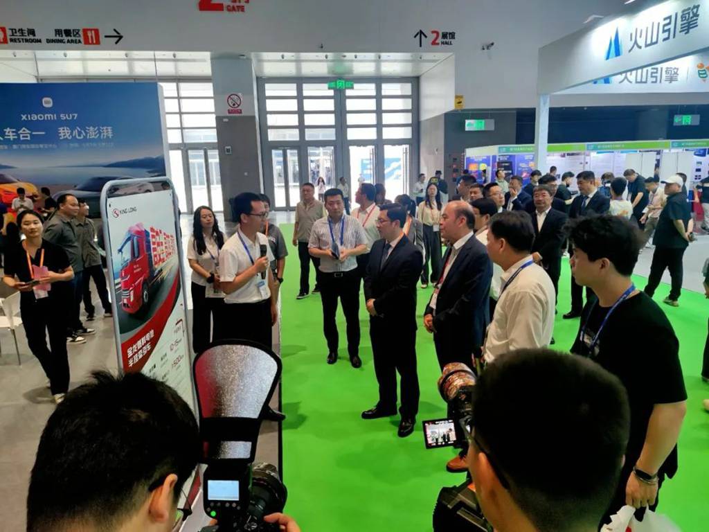 金龙氢能重卡闪耀工博会,彰显硬核实力 - 第3张 - 提加商用车网 金龙氢能重卡闪耀工博会,彰显硬核实力 - 第3张