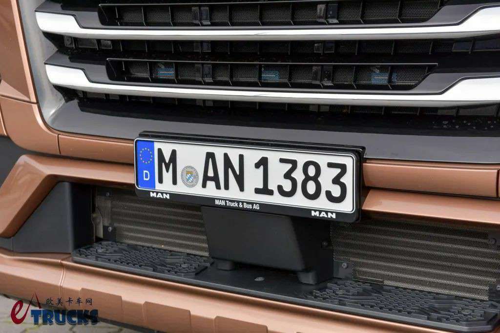 D30 PowerLion动力链来袭！百公里油耗24升？25年款曼恩TGX实拍评测 - 第4张