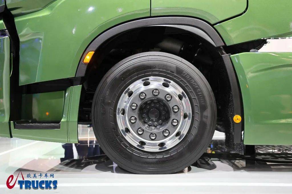 欧洲“奶瓶车”老炮?法拉利同款打火按键,实拍依维柯S-Way天然气重卡 - 第32张 - 提加商用车网 欧洲“奶瓶车”老炮?法拉利同款打火按键,实拍依维柯S-Way天然气重卡 - 第32张