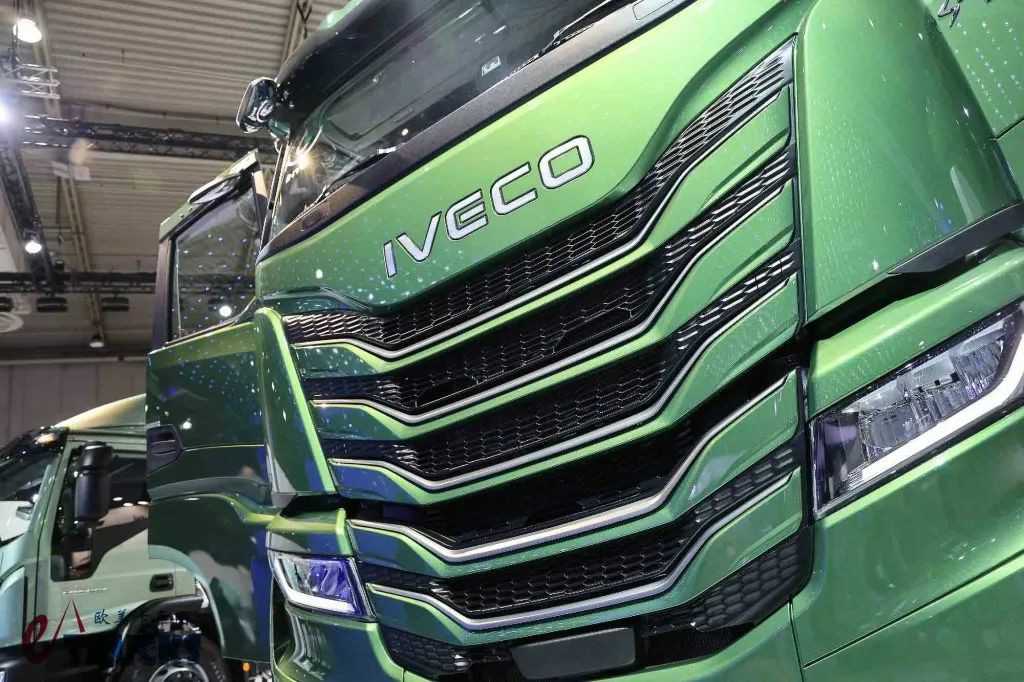 欧洲“奶瓶车”老炮?法拉利同款打火按键,实拍依维柯S-Way天然气重卡 - 第38张 - 提加商用车网 欧洲“奶瓶车”老炮?法拉利同款打火按键,实拍依维柯S-Way天然气重卡 - 第38张