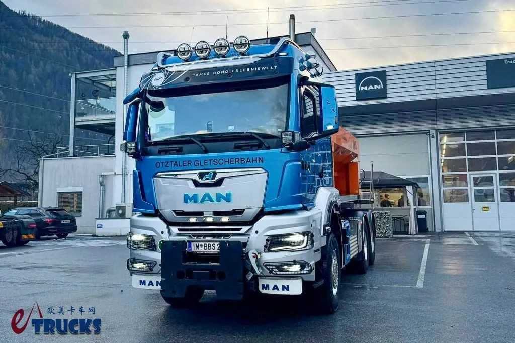 身披007涂装,6×6驱动+快换上装!这台曼恩TGS冬季维护卡车真特殊 - 第5张 - 提加商用车网 身披007涂装,6×6驱动+快换上装!这台曼恩TGS冬季维护卡车真特殊 - 第5张