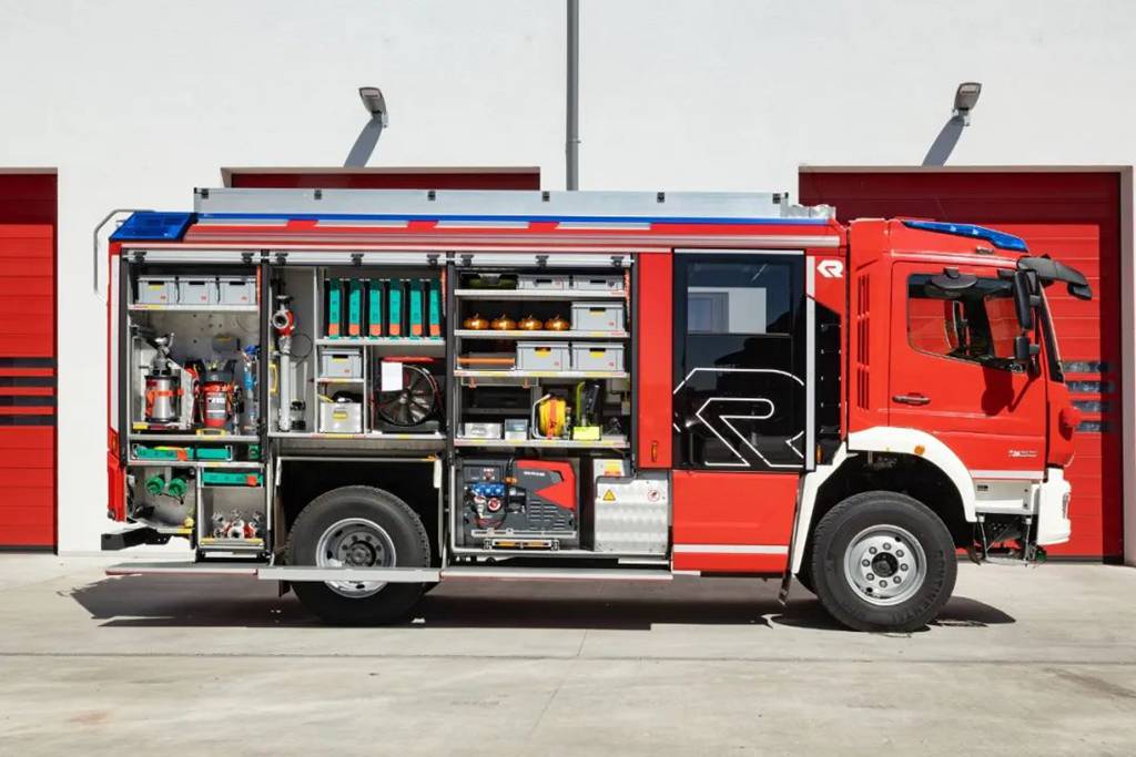 硬核救援:乌尼莫克TLF 3000 和Atego HLF 10即将亮相RETTmobil展 - 第6张 - 提加商用车网 硬核救援:乌尼莫克TLF 3000 和Atego HLF 10即将亮相RETTmobil展 - 第6张