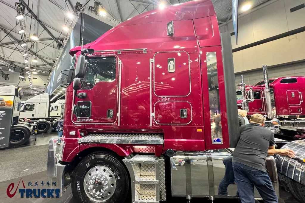 生活舱媲美长头卡车,全球独家的美式平头旗舰!亮相布里斯班卡车展的肯沃斯K220牵引车实拍 - 第6张 - 提加商用车网 生活舱媲美长头卡车,全球独家的美式平头旗舰!亮相布里斯班卡车展的肯沃斯K220牵引车实拍 - 第6张