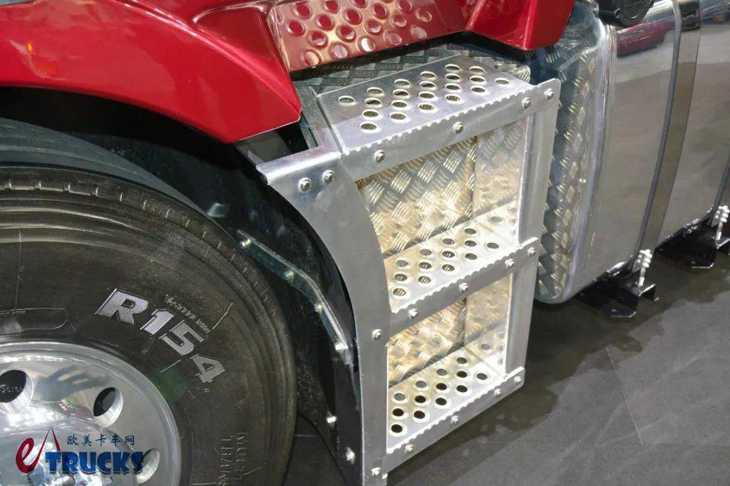 生活舱媲美长头卡车,全球独家的美式平头旗舰!亮相布里斯班卡车展的肯沃斯K220牵引车实拍 - 第8张 - 提加商用车网 生活舱媲美长头卡车,全球独家的美式平头旗舰!亮相布里斯班卡车展的肯沃斯K220牵引车实拍 - 第8张