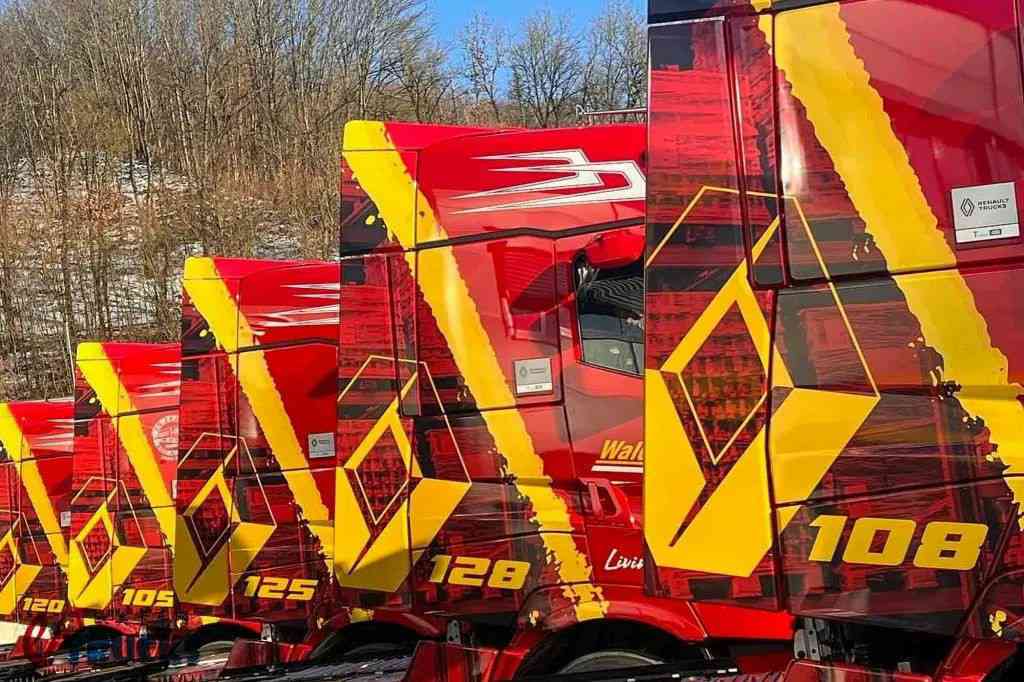 能热饭能洗漱，专为单人驾驶打造，雷诺T-High生活舱牵引车了解一下！ - 第1张